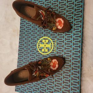 Tory Burch - Brown Suede Floral Embroidered & Beaded Moccasin-Style Pumps Size 7